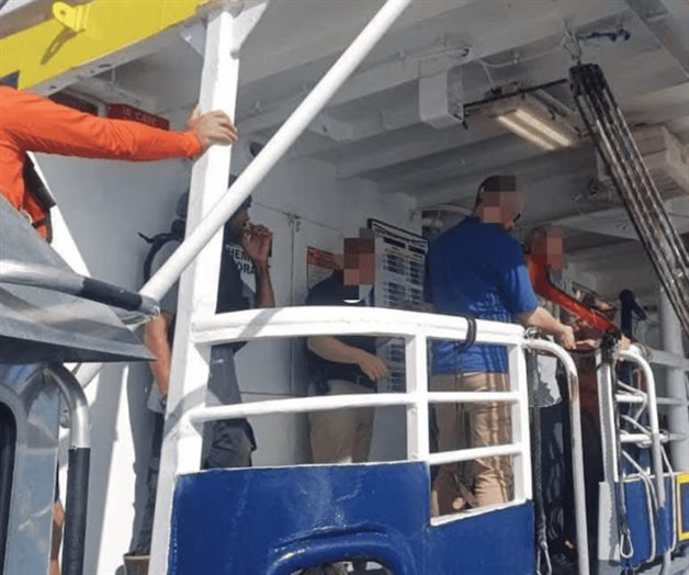 Rescatan en altamar a dos turistas estadounidenses