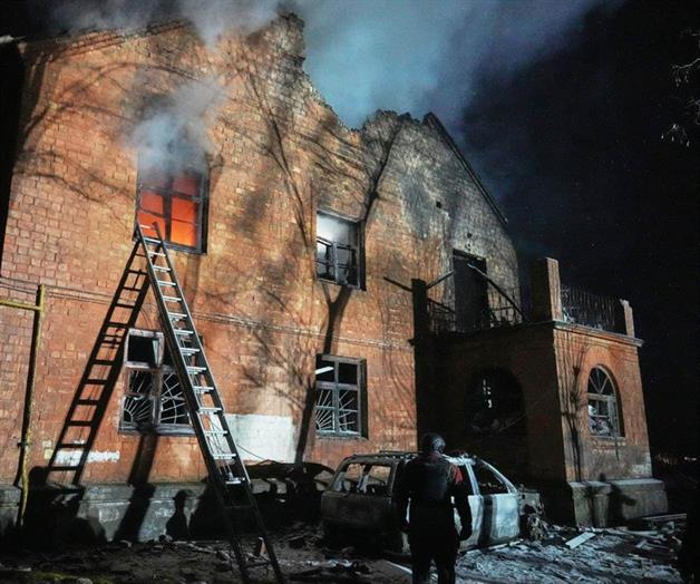 Rusia bombardea Ucrania y deja cuatro muertos en Kiev