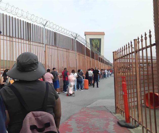 Tardan hasta 3 horas para cruzar a Texas Tardan hasta 3 horas para cruzar a Texas