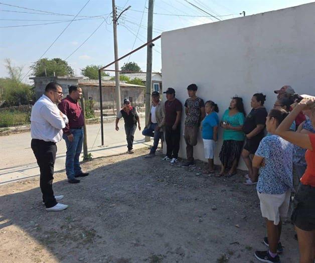 Entregan despensas en zonas populares