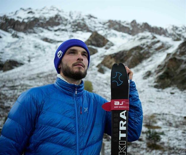Sin bandera, ni himno ni desfile