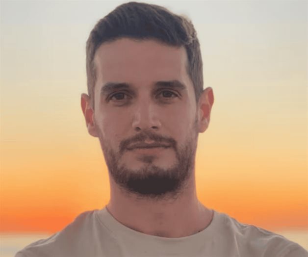 Adri&aacute;n Marcelo anuncia su retiro de la comedia en redes sociales