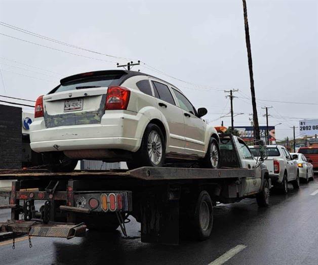 Suspenden a tr&aacute;nsitos hacer arrastre de autos
