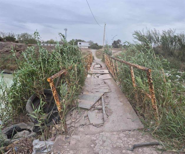 Puente de terror en Misiones, familias cruzan dren con riesgo