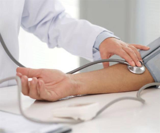 Facilitan camino a m&eacute;dicos formados en el extranjero