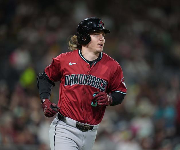 Rockies adquieren al jardinero Jake McCarthy