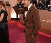 Outfits que brillaron en los Golden Globes