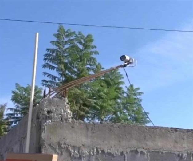Esp&iacute;a a sus vecinos con c&aacute;mara de videovigilancia