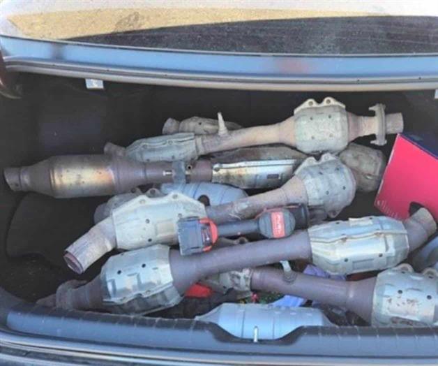 Aseguran 10 convertidores catal&iacute;ticos; dos detenidos