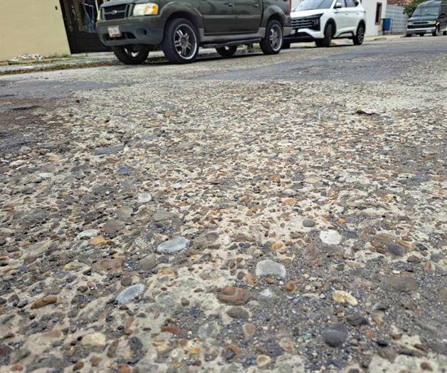 Calles destrozadas en colonia Petrolera