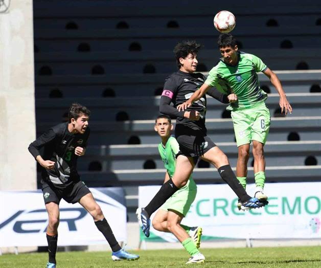 H&eacute;ctor V&aacute;zquez debuta y ganan Estrellas Premier