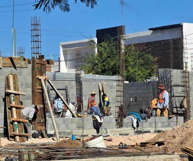 Alba&ntilde;iles inician con el pie derecho