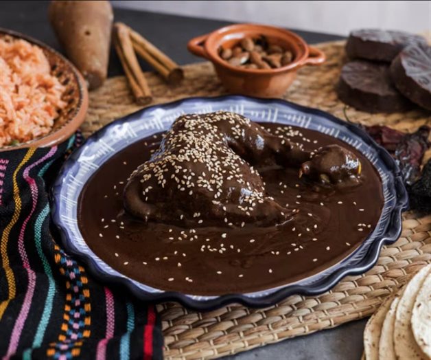 Morena propone conmemorar el D&iacute;a Nacional del Mole en M&eacute;xico