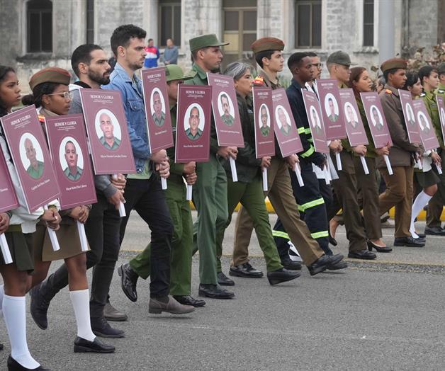 Cuba responde con marcha frente a la embajada de EU