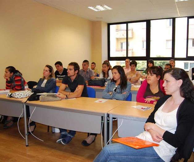 Con becas, buscan generar especialistas petroleros