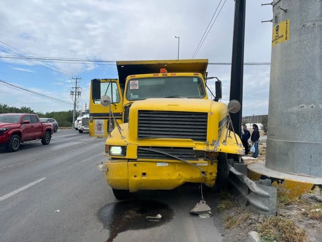 Accidente por tractocamión sin frenos en Monterrey-Reynosa