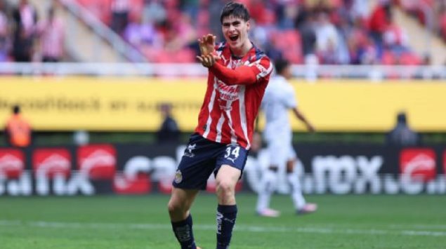 Chivas vence al Quer&eacute;taro y mantiene el paso perfecto