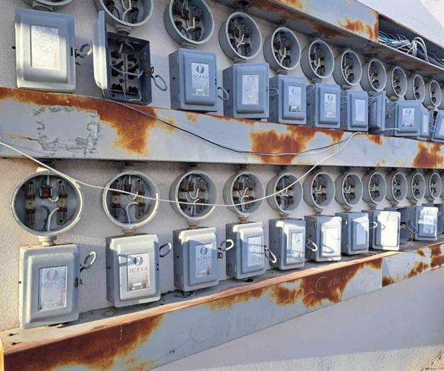 Roban medidores y cables y dejan tianguis a oscuras