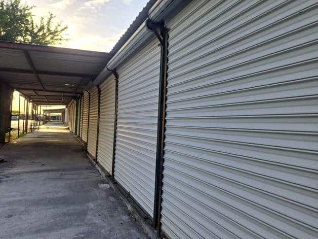 Roban medidores y cables y dejan tianguis a oscuras