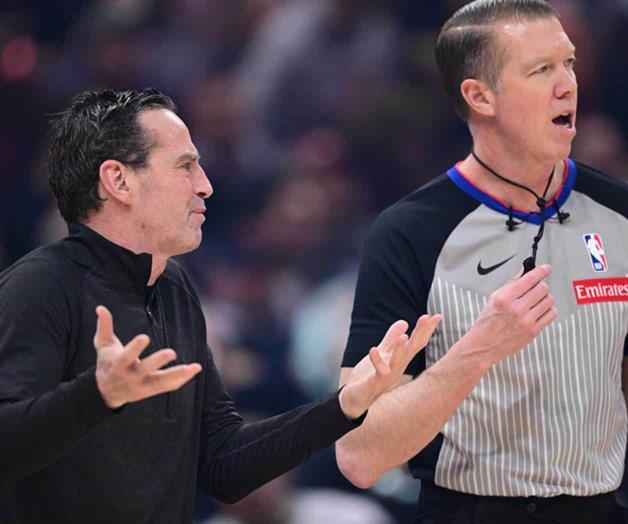 La NBA reanudar&aacute; el uso de auriculares por &aacute;rbitros desde el martes; prueba hasta el 12 de febrero.