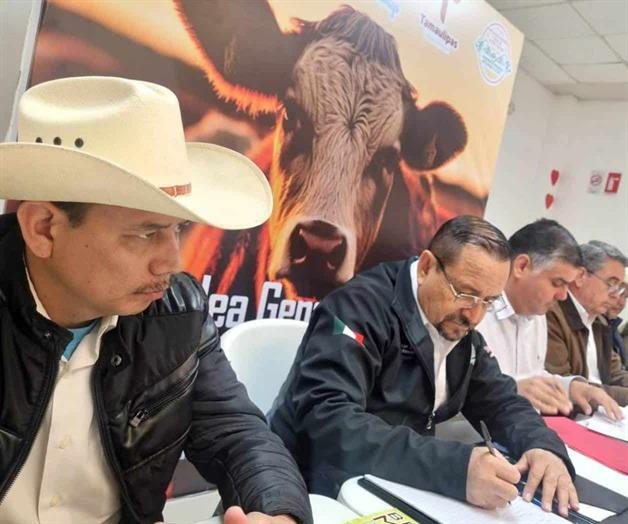 Se re&uacute;nen ganaderos