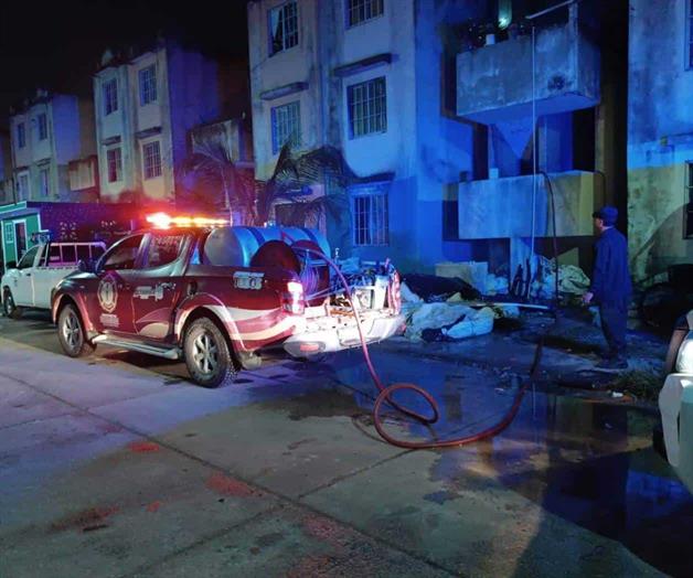 Se quema casa por veladora encendida Se quema casa por veladora encendida