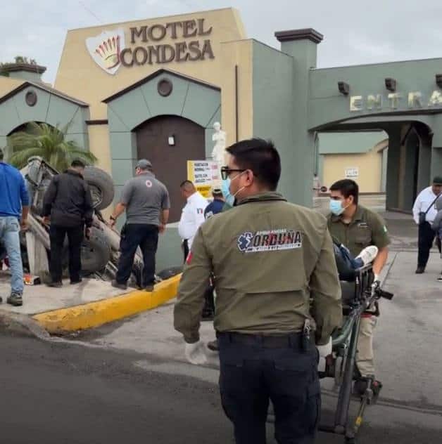 Chocan a mujer y termina dentro de canal pluvial